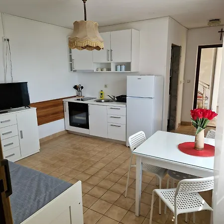 Lidus Guest house Brist