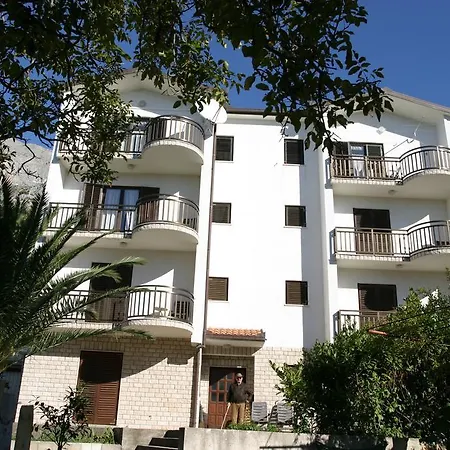 Guest house Lidus Brist